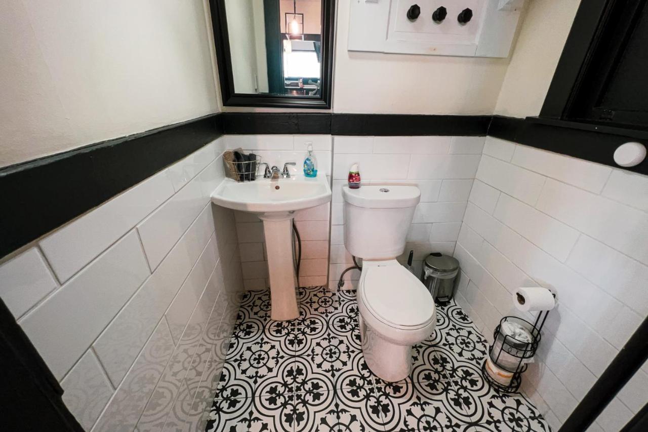 The Pub- 8Br Free Parking, Minutes From Falls & Casino Niagara Falls Extérieur photo