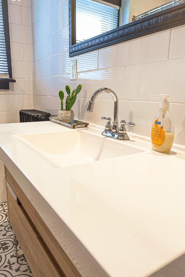 The Pub- 8Br Free Parking, Minutes From Falls & Casino Niagara Falls Extérieur photo