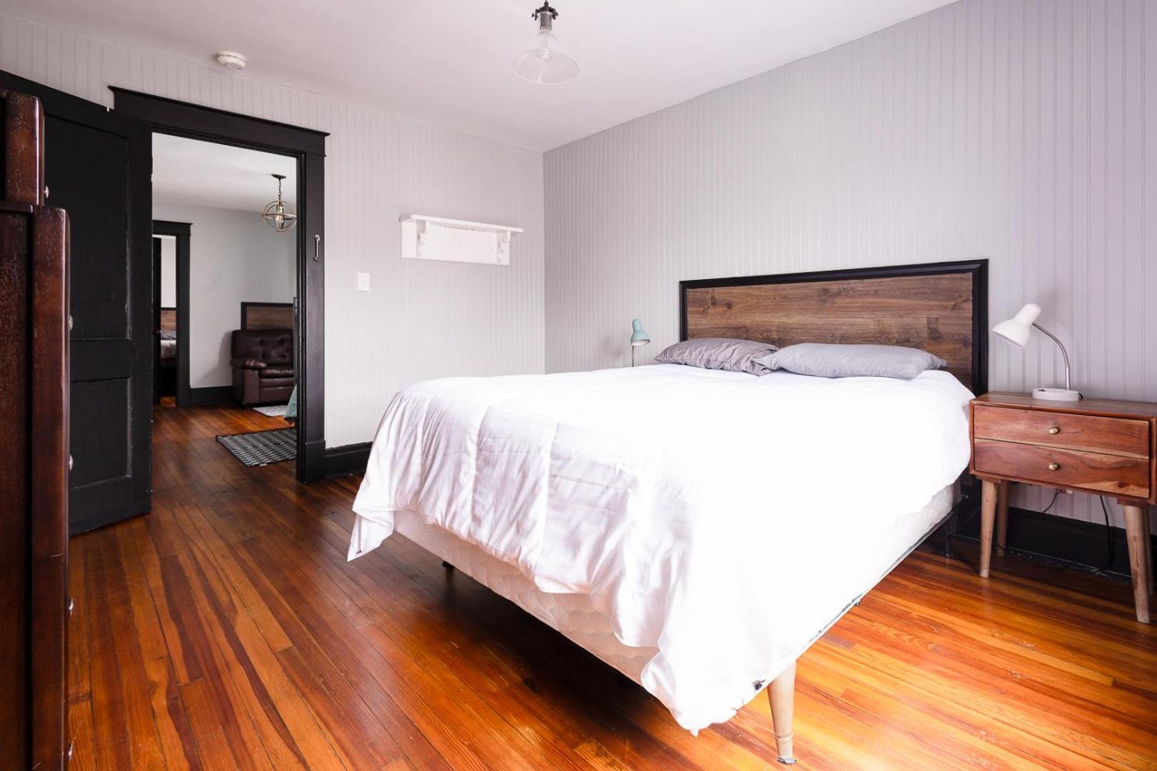 The Pub- 8Br Free Parking, Minutes From Falls & Casino Niagara Falls Extérieur photo